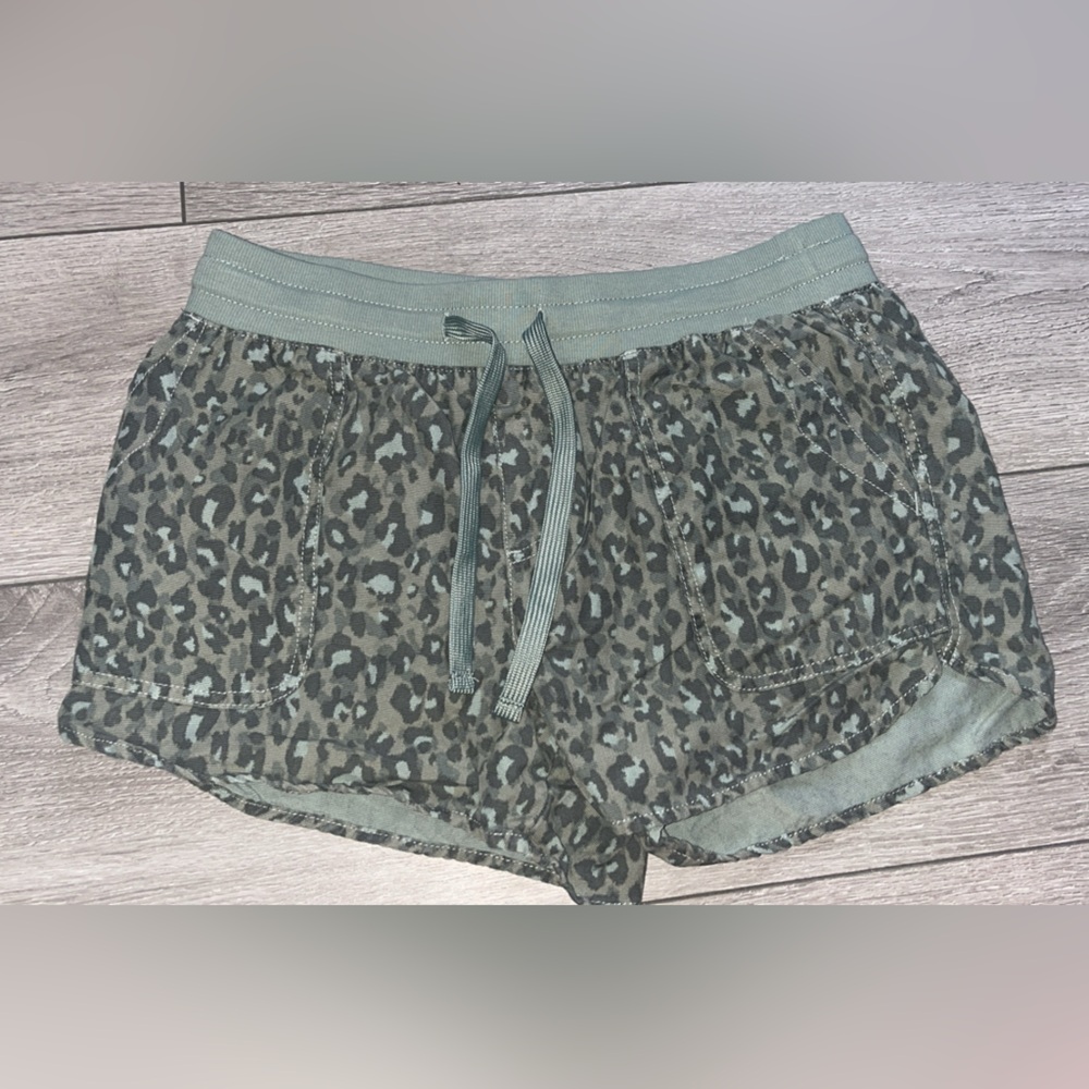 Maurice’s Size Small Women’s Shorts Green Cheetah Print Drawstring Comfy EUC